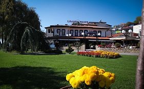 Lihnidos Square